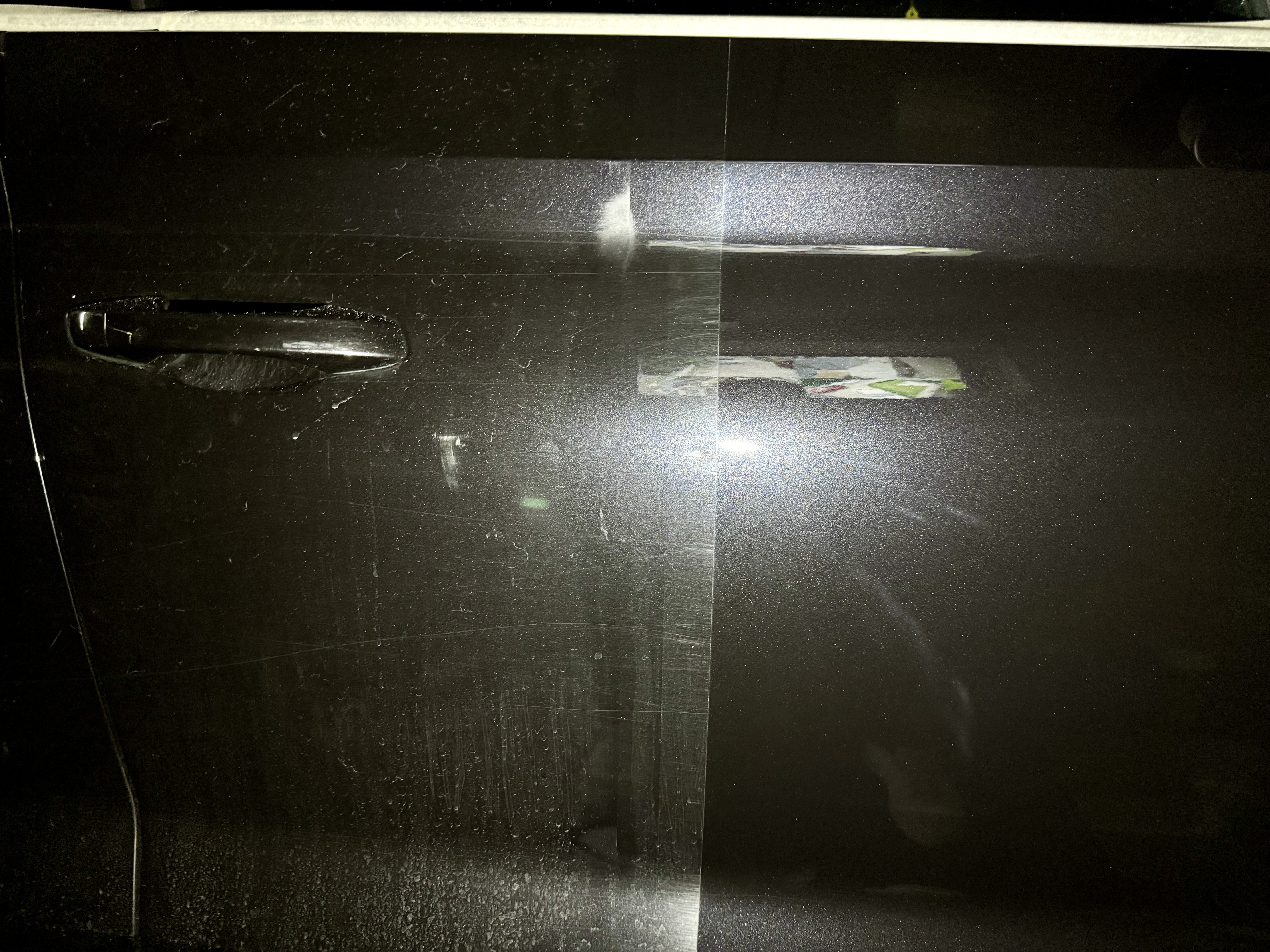 Vrata — razlika u sjaju i čistoći laka